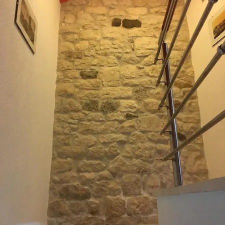 דירה Feral